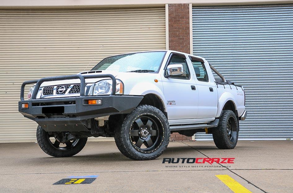 NISSAN NAVARA PODIUM SATIN BLACK